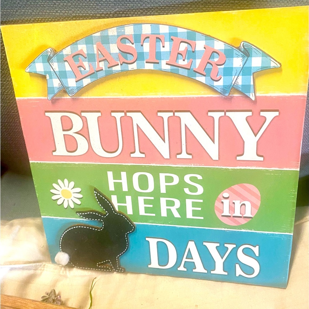 NWT…cute countdown to Easter sign… chalkboard bunny is where you add the numbers